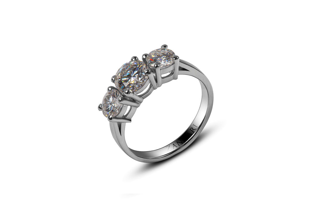 Three stone moissanite ring in 925 silver