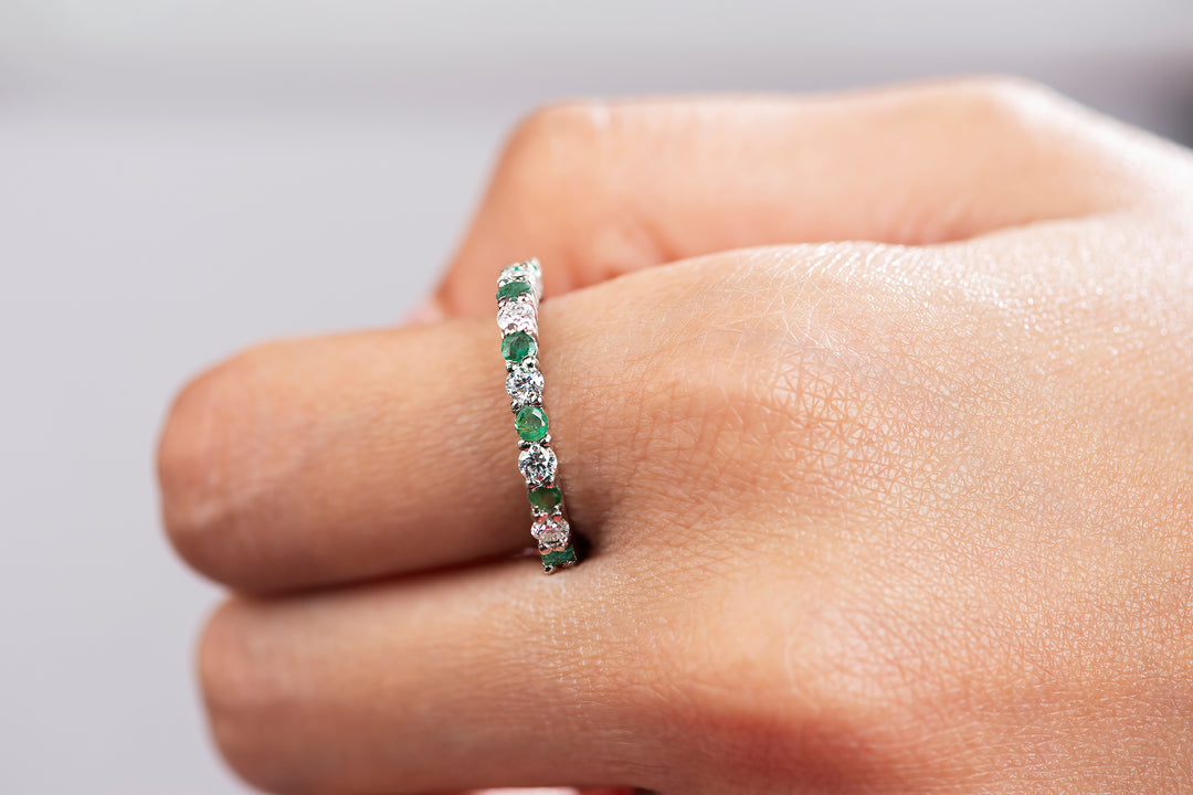 Model wearing emerald and moissanite ring in 925 silver