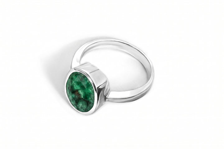 Natural emerald male rinf in 925 silver