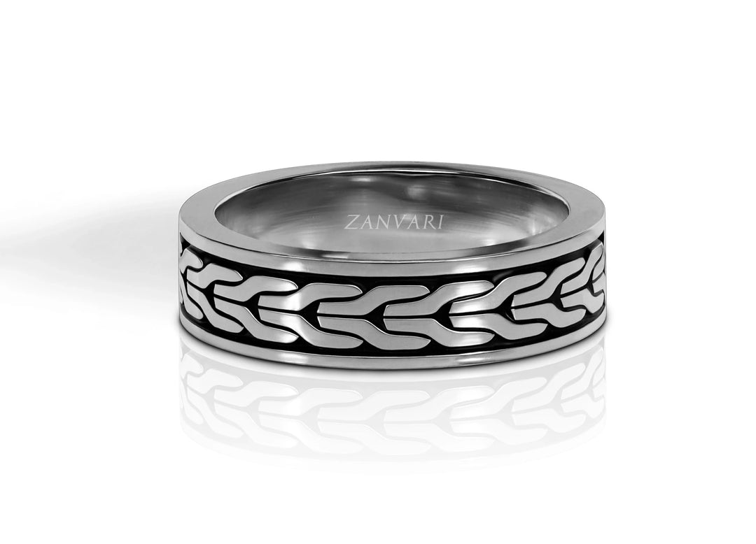 A ring for men, with interlace design handmade in 925 silver perfect for every occasion or gift.