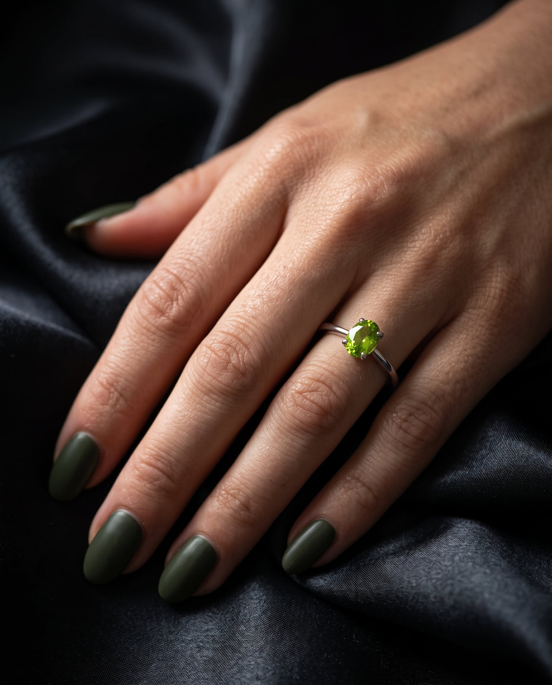 Model weraing premium peridot ring by zanvari